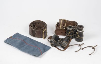Équipement d'officier comprenant : 

-2 paires...