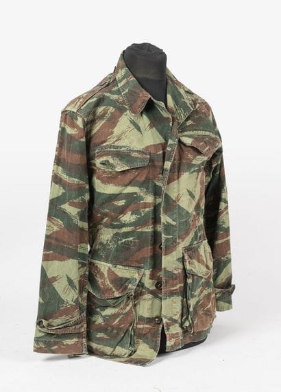 Lot de 2 vestes 47 toute arme en toile camouflée...