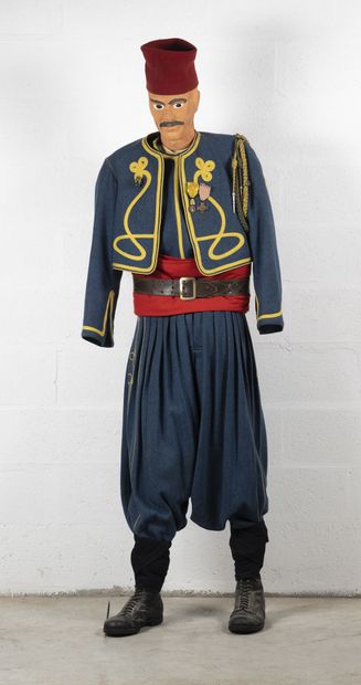 Mannequin de tirailleur du 13e R.T.A comprenant...