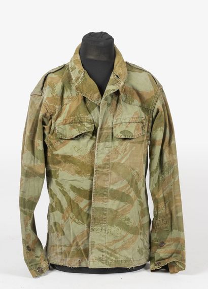 Lot d'une veste 47/52 TAP en toile camouflée...