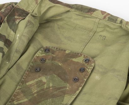 Tenue d'un capitaine parachutiste comprenant...