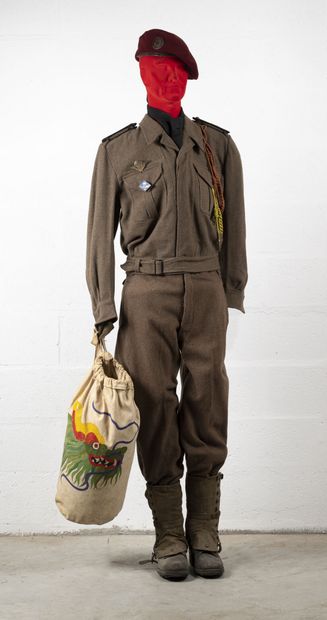 Mannequin de parachutiste colonial en tenue...