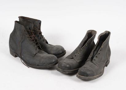 Lot de 2 paires de brodequins britanniques...