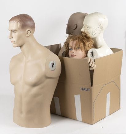 Lot comprenant :

-1mannequin Homme, complet...