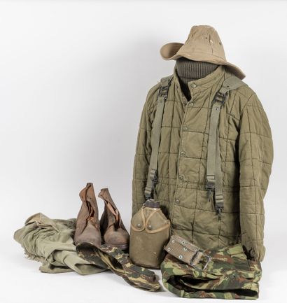 Lot d'uniforme comprenant :

Un pantalon...