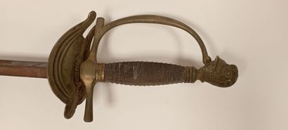 FRANCE ou AFRIQUE
Deux épées :

- une d'uniforme.

Garde...