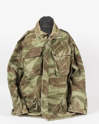 Lot d'une veste 47/52 TAP en toile camouflée...