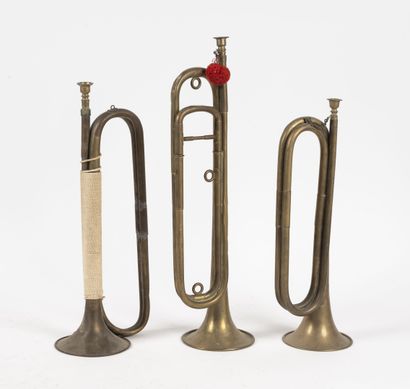 Lot de 3 clairons ou trompettes en cuivre...