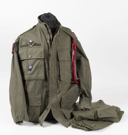 Lot de 2 tenues complètes comprenant : 

Veste...