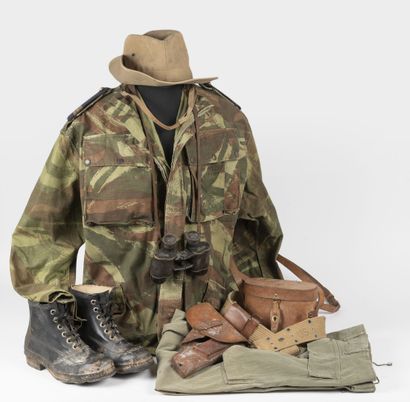Tenue d'un capitaine parachutiste comprenant...
