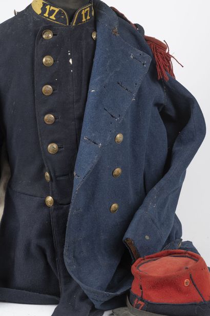 Uniforme de fantassin du 17e R.I. Vers 1914-15.

Képi...