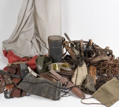 Fort lot de sangles en toile ou cuir, bretelles...
