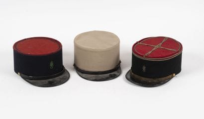 Lot de 3 képis de la Légion étrangère dont...