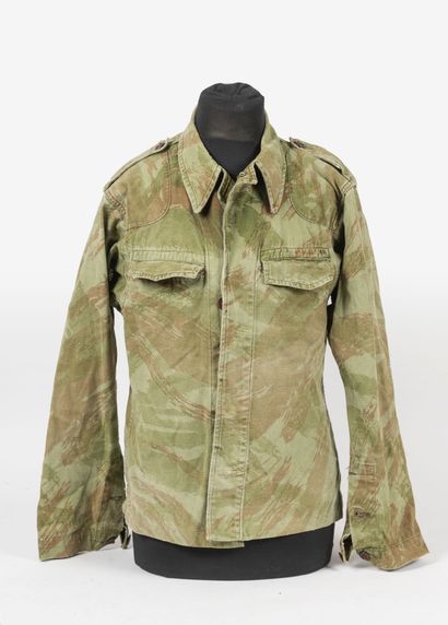 Lot d'une veste 47/52 TAP en toile camouflée...