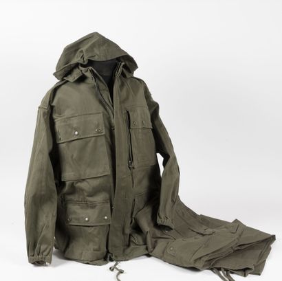 Lot de 2 tenues complètes comprenant : 

Veste...