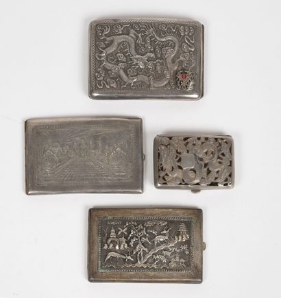 Lot de 4 étuis à cigarettes en métal ciselé...