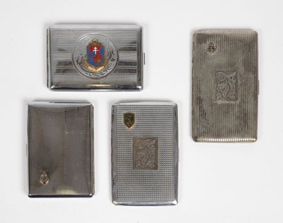 Lot de 4 étuis à cigarettes en métal argenté...
