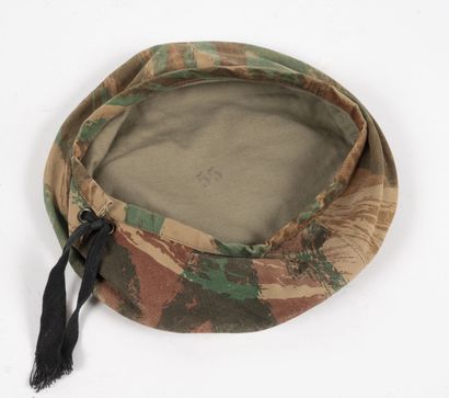 Béret réalisée en trois parties avec de la...