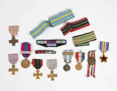 Lot de 8 décorations militaires dont médaille...