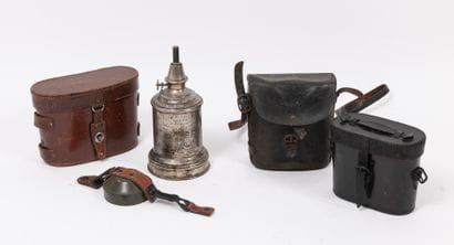 Lot de trois étuis de jumelles en cuir de...