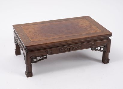 Chine, XXème
Fireplace altar in brown exotic...