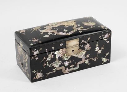 INDOCHINE
Rectangular box in black lacquered...