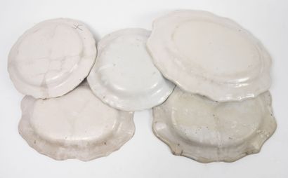 MOUSTIERS
Set of 5 white earthenware dishes...