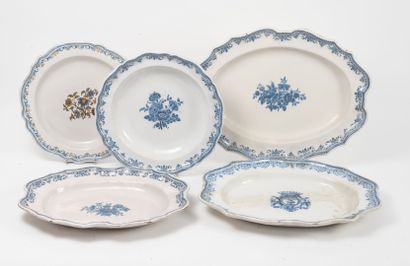 MOUSTIERS
Set of 5 white earthenware dishes...