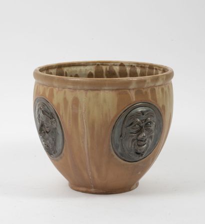 DENBAC
Cover pot in ochre stoneware with...