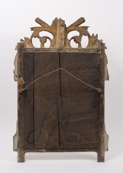 Miroir en bois mouluré et sculpté redoré...
