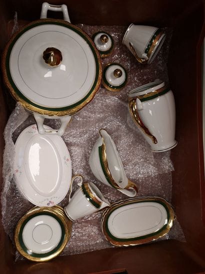 3 MANNETTES :

* Series of porcelain dessert...