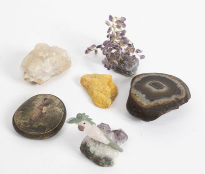 Lot of window objects, including:

- small...