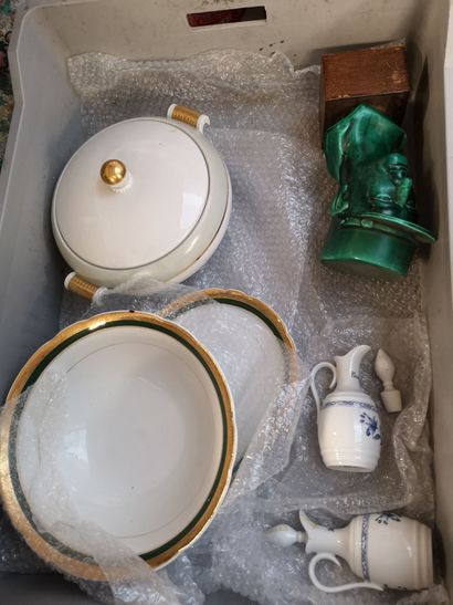 3 MANNETTES :

* Series of porcelain dessert...