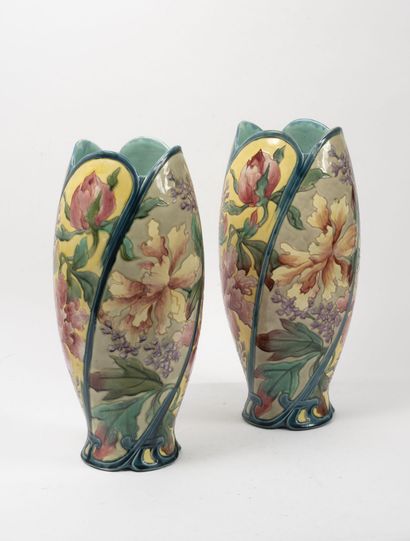 LONGCHAMP, vers 1880-1900.
Pair of earthenware...