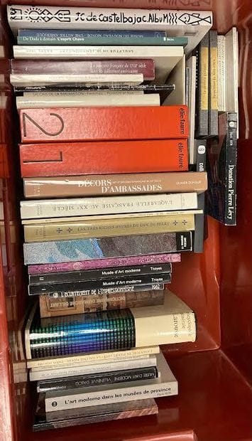 Lot of volumes on art history and modern...