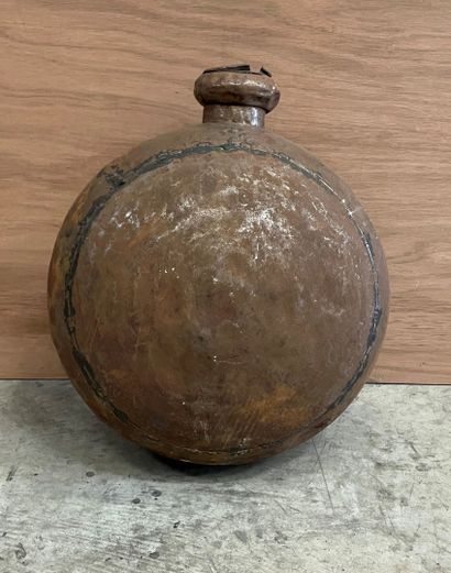 
Large flask with circular body in iron sheet.




Ringed...