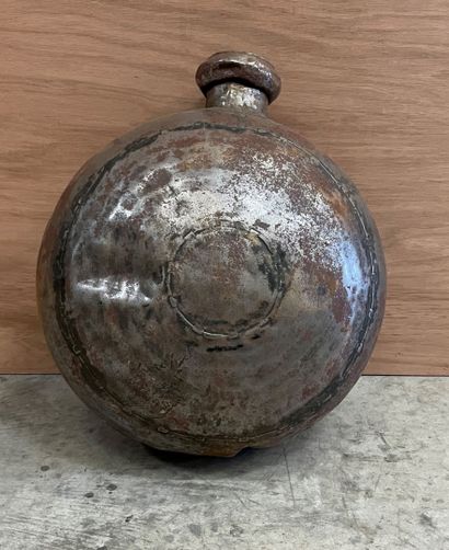 
Large flask with circular body in iron sheet.




Ringed...