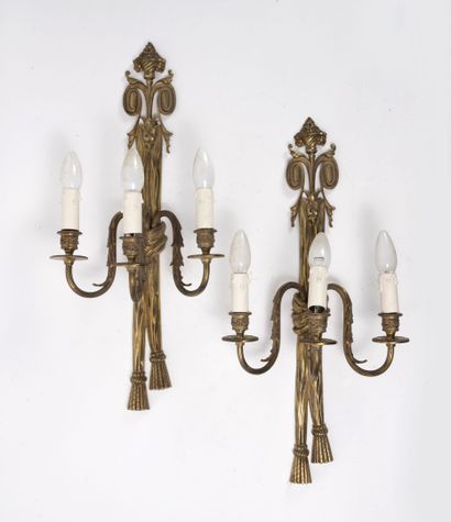 Paire d'appliques à trois bras de lumières...