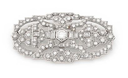 Broche plaque en or gris (750) et platine...
