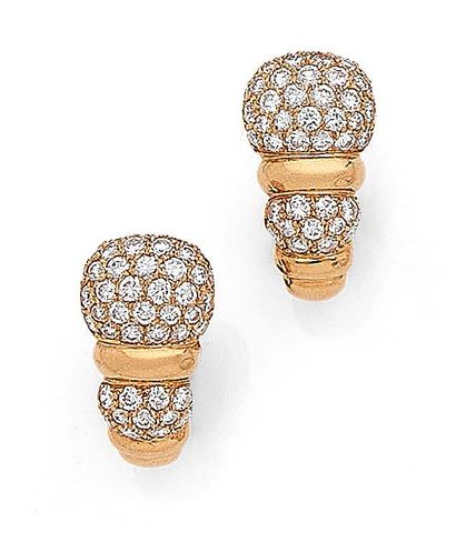 O.J. PERRIN
Pair of ear clips in yellow gold...