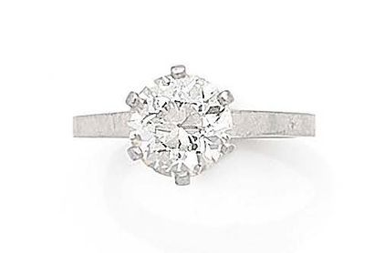 Bague solitaire en platine (950) ornée d'un...