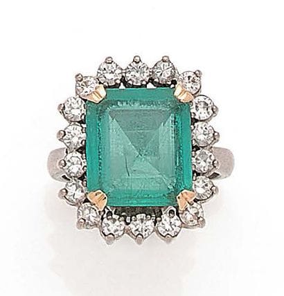 Bague en platine (950) et or jaune (750)...