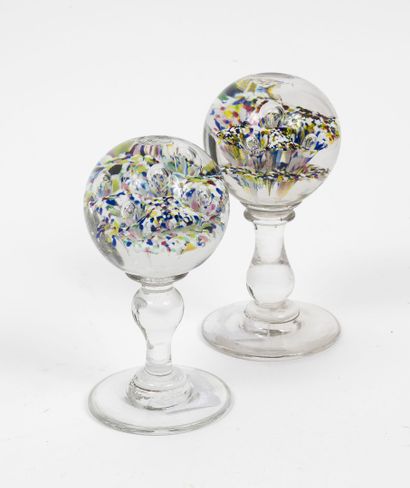 Belgique (?)
Two wig holders with spherical...