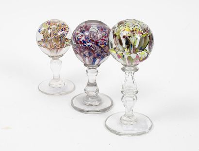 Belgique (?)
Three wig holders with spherical...