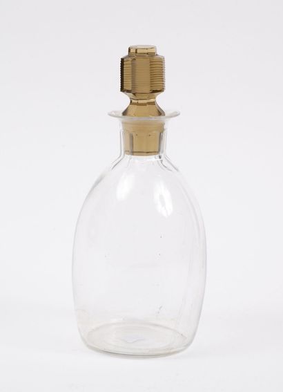 Carafe.

In white glass and stopper in smoked...