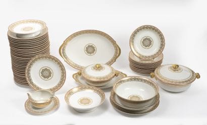 RAYNAUD, Limoges
Part of porcelain table...