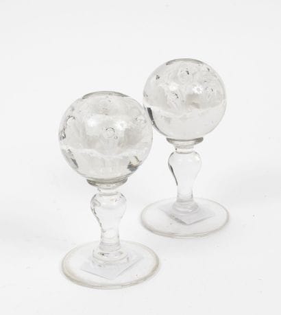 Belgique (?)
Pair of wig holders with spherical...