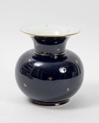 Manufacture nationale de SÈVRES
Vase with...