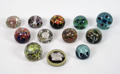 Twelve paperweight balls in colorless or...