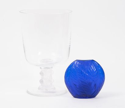 LALIQUE FRANCE
Lot including :

- A vase...